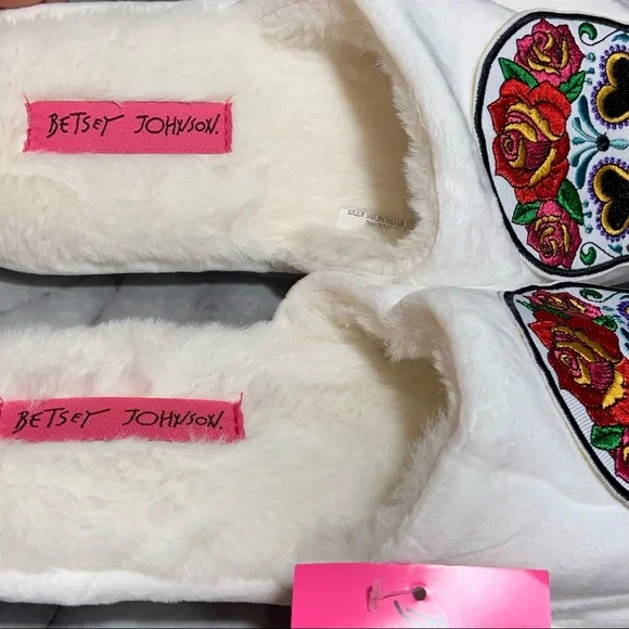 Betsey Johnson Betsiest Vibrant Sugar Skulls Slipper White - Picture 5 of 10